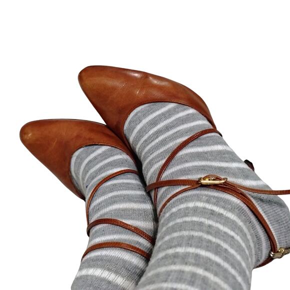 60s Brown Leather Ankle Wrap Strap Closed Toe Chainlink Detail Heels Size 7.5 - Picture 2 of 15